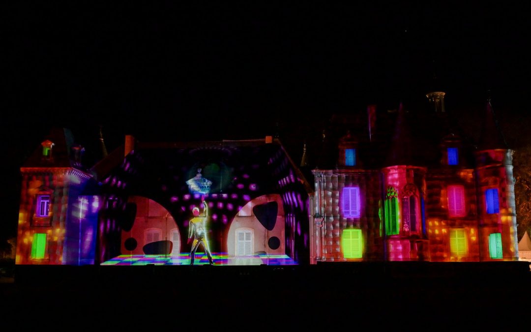 [ZOOM SUR LES ORPAILLEURS DE LUMIERE] Pour La Balade Merveilleuse, Jean-Luc Hervé (concepteur et réalisateur lumière) a créé un mapping à la fois étonnant et époustouflant sur la façade du château.