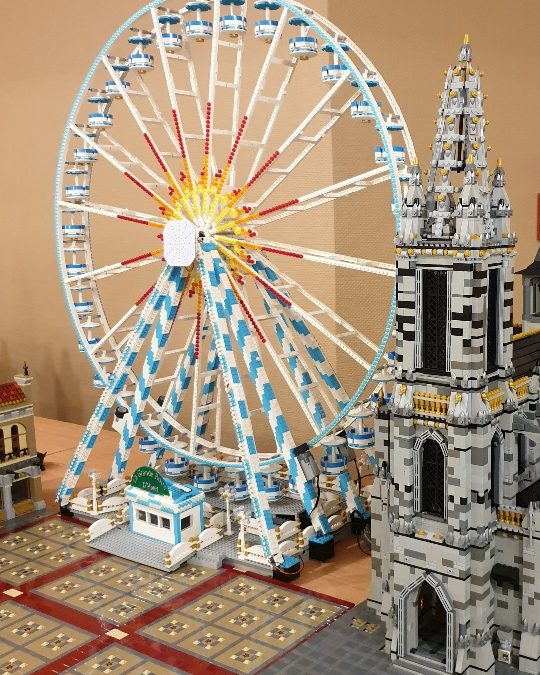 Tentative de record du monde du plus grand diorama Lego de fête foraine, au château de Thillombois
