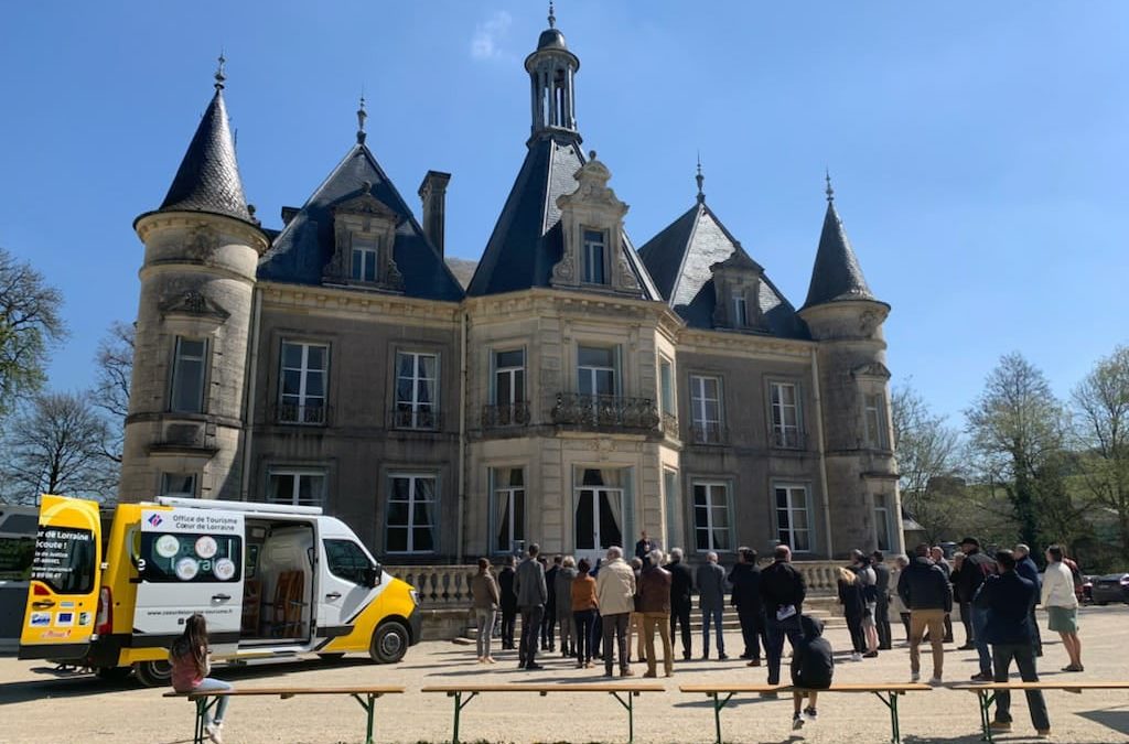 Inauguration au château de Thillombois : Un Office de tourisme mobile à la rencontre des vacanciers